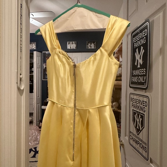 IT’S PROM SEASON!!! Sherri Hill Prom dress - Picture 5 of 14